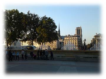 パリ市庁舎前