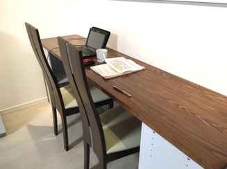 ニトリのカラーボックスと天板でカウンターテーブルを簡単DIY